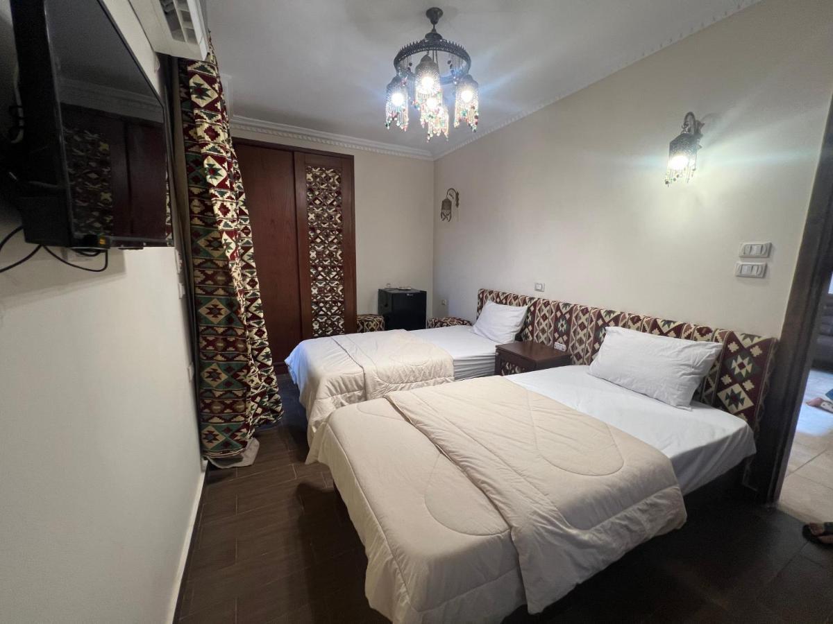 Bedouin Pyramids View Hotel Kafrat al Jabal ภายนอก รูปภาพ